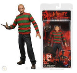 "Vista detallada de la figura de Freddy Krueger con su guante y sombrero icónicos."