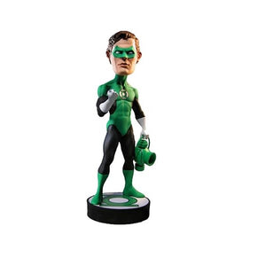 "Primer plano de la figura Green Lantern mostrando detalles de escultura y colores vivos."