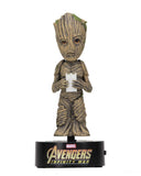 "Figura Groot Body Knockers Avengers fuera de su empaque, lista para exhibir su movimiento solar."