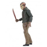 "Figura de Jason Voorhees mostrando detalles de escultura y textura auténtica."