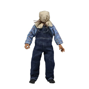 "Figura de Jason con accesorios: horca, cuchillo, antorcha y cabeza intercambiable."