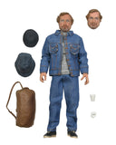 "Figura de Matt Hooper con detalles precisos en la vestimenta de mezclilla y accesorios intercambiables como cabezas y sombreros."