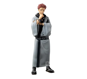 “Figura de Ryōmen Sukuna con atuendo gris de Jujutsu Kaisen.”
