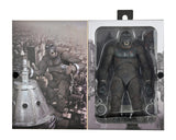 "Primer plano de la figura King Kong mostrando las texturas realistas y cicatrices icónicas."
