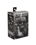"Figura King Kong Jungla de Concreto NECA en su empaque original con diseño detallado."