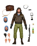 "Figura de MacReady con detalle en su atuendo y accesorios para recrear escenas de la película 'The Thing'."