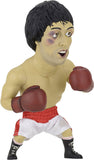 “Figura tipo puppet de Rocky Balboa con acabado humorístico y ropa de tela.”