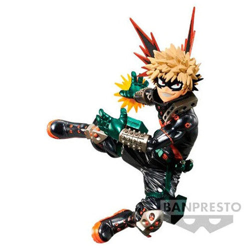 Bakugo con su traje heroico en pose de ataque