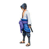 “Figura de Sasuke Uchiha Grandista estilo manga con detalles sombreados.”