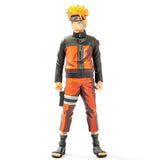 “Naruto Uzumaki con traje naranja y banda ninja, figura Bandai.”