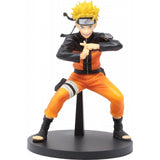 “Figura de Naruto en pose ninja con uniforme Shippuden.”