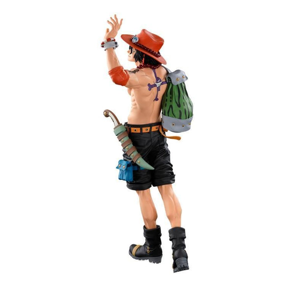 Figura de Portgas D. Ace Bandai SMS con mochila y sombrero.