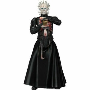  “Figura de Pinhead con la Caja de Lemarchand en manos.”