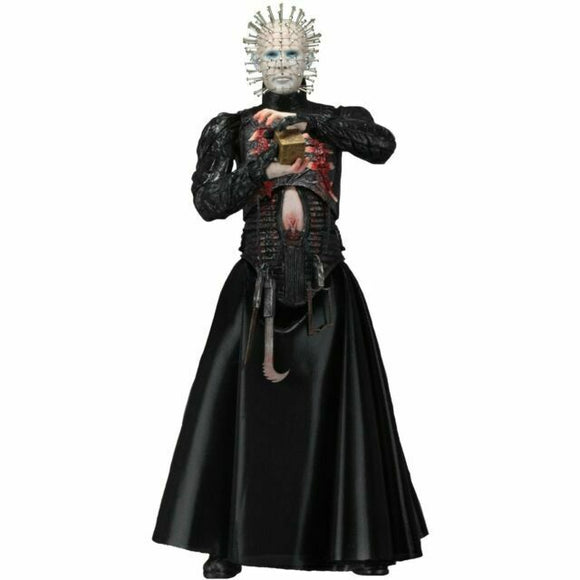  “Figura de Pinhead con la Caja de Lemarchand en manos.”