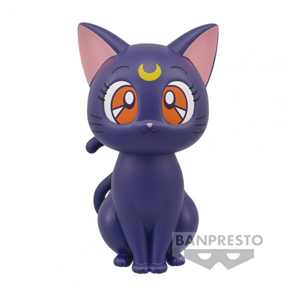 “Figura de Luna de Sailor Moon vista frontal, versión chibi oficial de Bandai.”