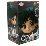 “Empaque oficial de Sailor Pluto Q Posket Eternal con la figura al lado.”