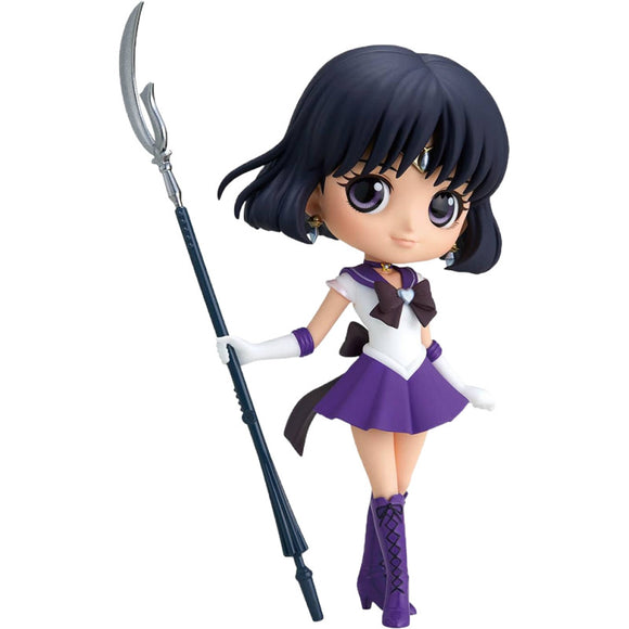 “Figura con Silence Glaive en mano y base blanca decorativa.”