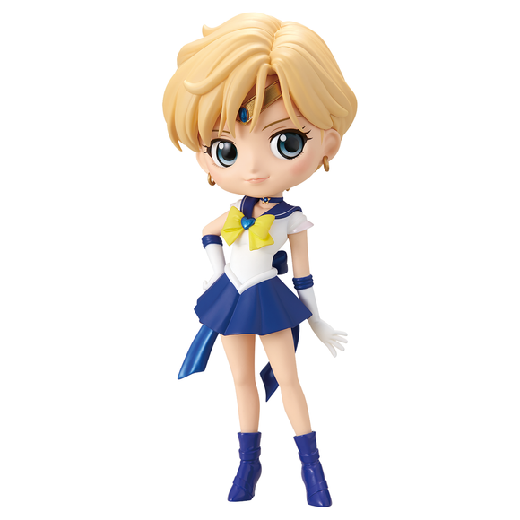 “Figura de Sailor Uranus Eternal en pose elegante sobre su base.”