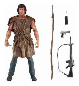 "Figura de acción Rambo con accesorios incluidos: rifle, pistola, walkie-talkie y lanza, ideal para recrear escenas icónicas de First Blood."