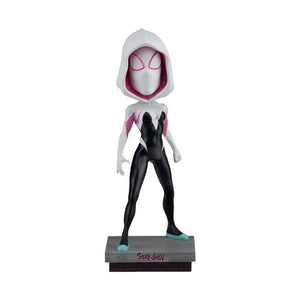 "Figura Spider-Gwen de NECA con base temática incluida, ideal para coleccionistas."