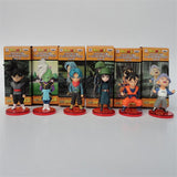 Figuras WCF con cajas ilustradas al fondo