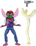 "Figura TMNT Baxter Stockman de NECA con sus accesorios incluidos: pistola láser y garra."
