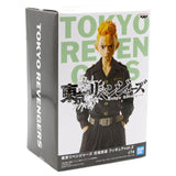“Figura Takemichi Hanagaki con caja Tokyo Revengers de Bandai.”