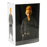 “Figura Takemichi Hanagaki con caja Tokyo Revengers de Bandai.”