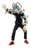 “Figura My Hero Academia de Shigaraki en base de exhibición.”

