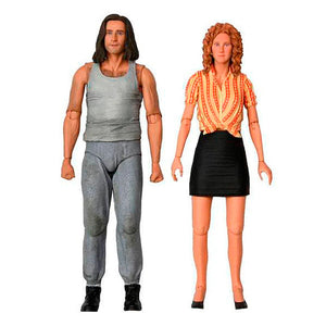 "Primer plano de las figuras de April O'Neil y Casey Jones con detalles precisos y vestuario auténtico."