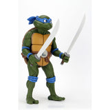 “Leonardo con sus espadas katana en pose lista para combate.”