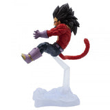 Vegeta SSJ4 en pose de ataque con detalles en cabello y guantes