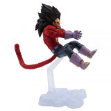Vegeta SSJ4 en pose de ataque con detalles en cabello y guantes