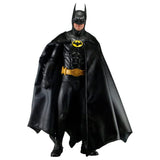 “Figura Batman 1989 Michael Keaton NECA con capa de tela negra.”