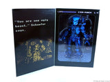 "Figura Predator de Videojuego con su empaque coleccionista y máscara removible incluida."