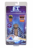“Figura Telepathic E.T. Serie 1 NECA en blíster con bata azul.”