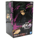 “Figura de acción Maki Zenin con caja ilustrada de Jujutsu Kaisen.”